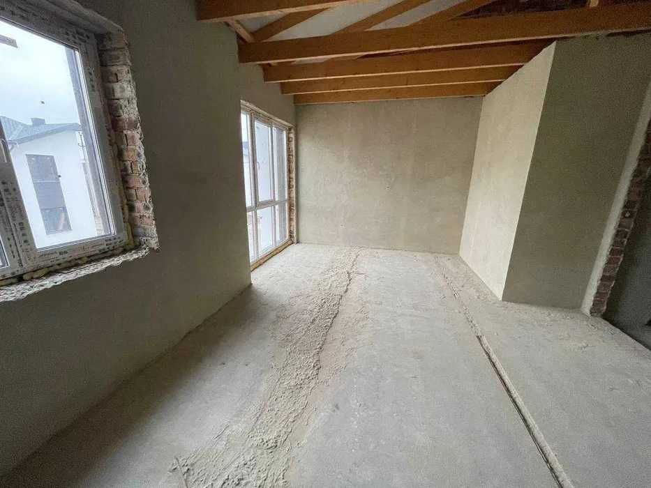 Кутовий, крайній цегляний,будинок,таунхаус.Площа 135м² 2,5ст газ гараж