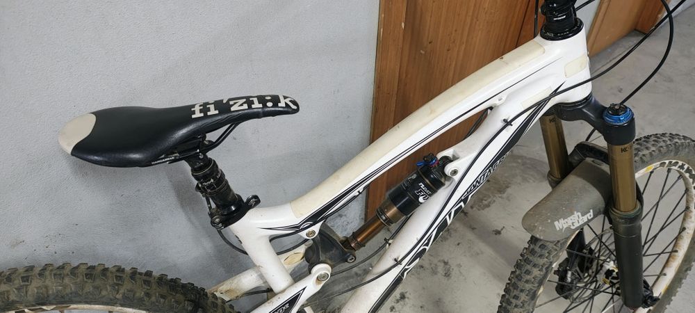 Bicicleta Santa Cruz Nomad Carbono roda 26