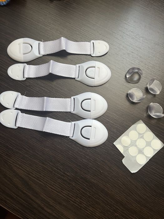 Замки на меблі від дітей, уголки силіконові