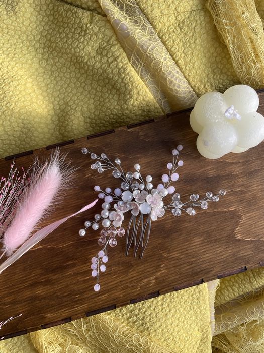 Прикраса у волосся гілочка