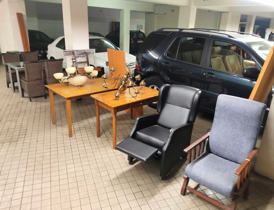 cadeirões, camas, secretarias