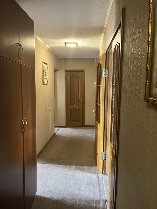 Продам 4-х кімнатну квартив , 80м2 в цегляному будинку по пр-т Миру