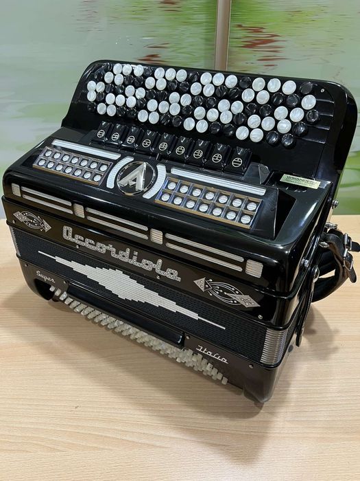 Баян пятирядний, італійський accordiola super italia, чотириголосий