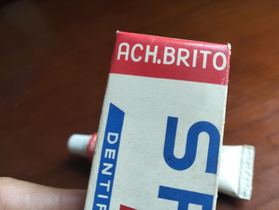 Antiga pasta dentífrica Ach Brito