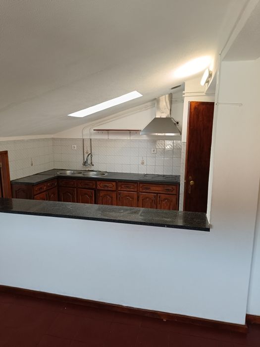 Arrenda se sótão t2