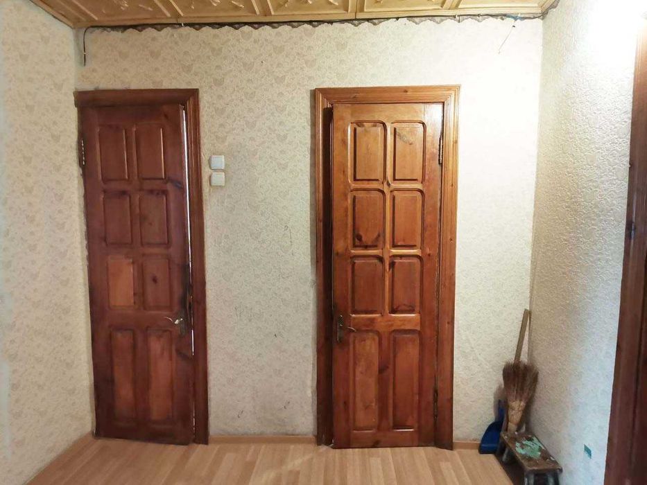 Продам простору 3 кімнатну квартиру в центрі Бородинського м-ну, вул.Ладозька. Можливо Сертифікат.