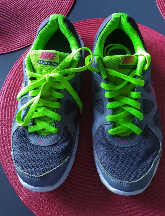Nike revolution 38.5 damskie
