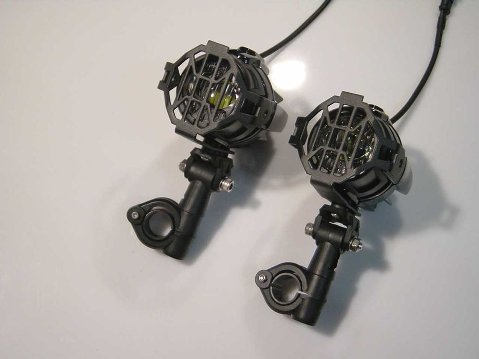 Faróis auxiliares LED para mota