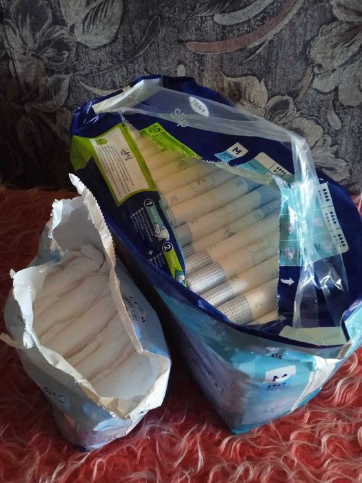 Одноразові пелюшки та підгузки  Tena