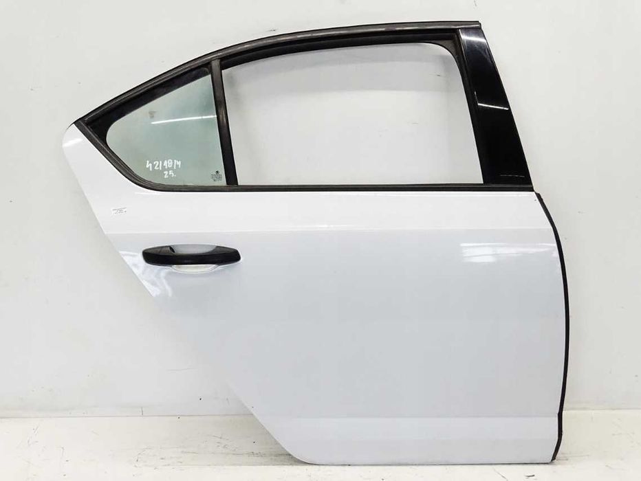 Двері Skoda Octavia 3 III 5E передні або задні праві ліві разборка