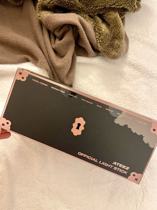 ATEEZ Lightstick versão 1 com caixa