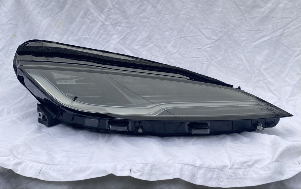 Фара Tesla model 3 highland права сторона