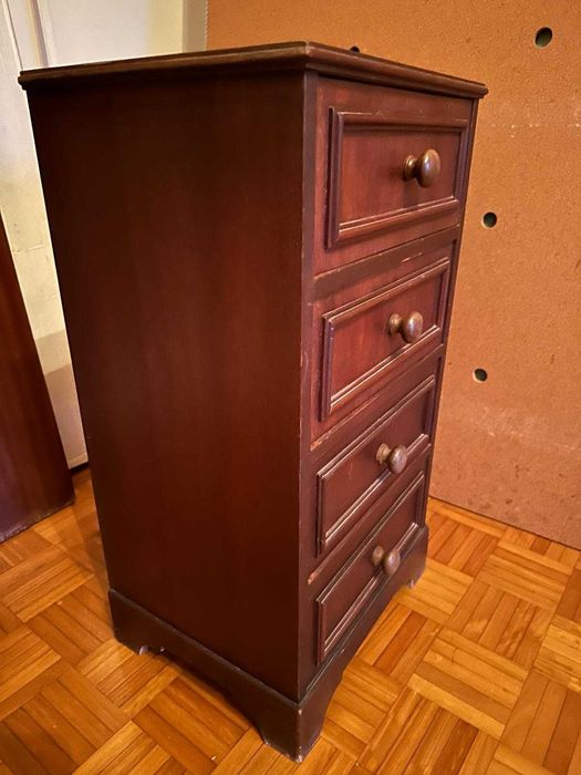 Camiseiro com 4 gavetas