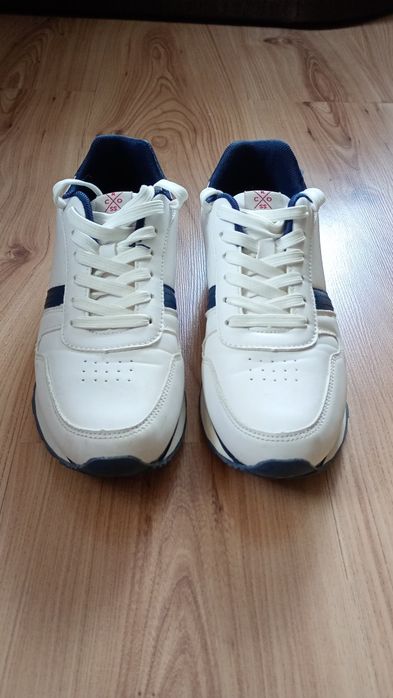 Białe sneakersy cross jeans