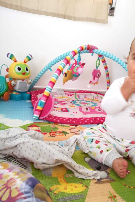 Tapete com arco bebé