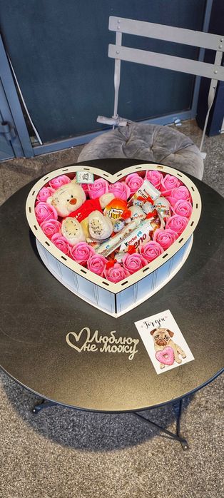 Подарункови бокс набір, подарунок дівчині Черкаси доставка квітів