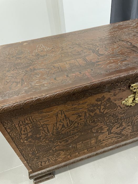 Arca em madeira com muita arrumação