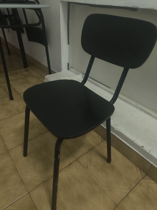 Mesas e cadeiras escolares