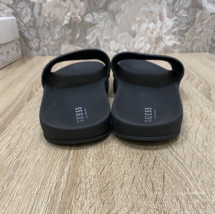 Guess  р.42  сланці шльопки шльопанці сабо