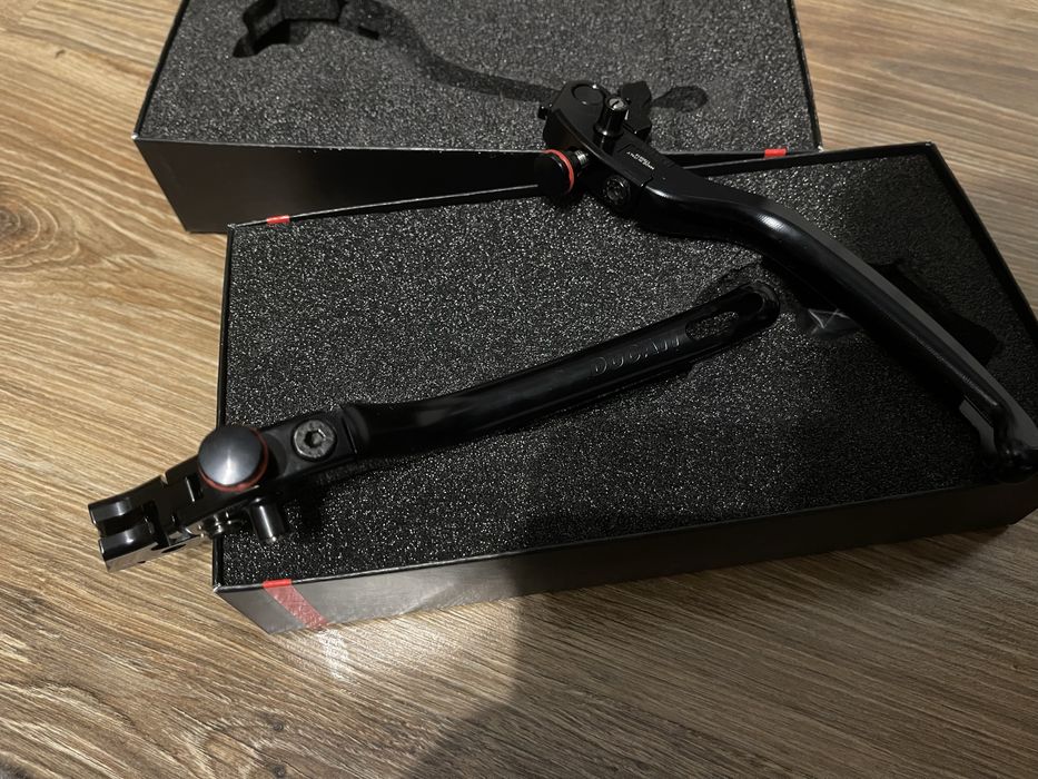 Важелі Rizoma Ducati курки гальма зчеплення