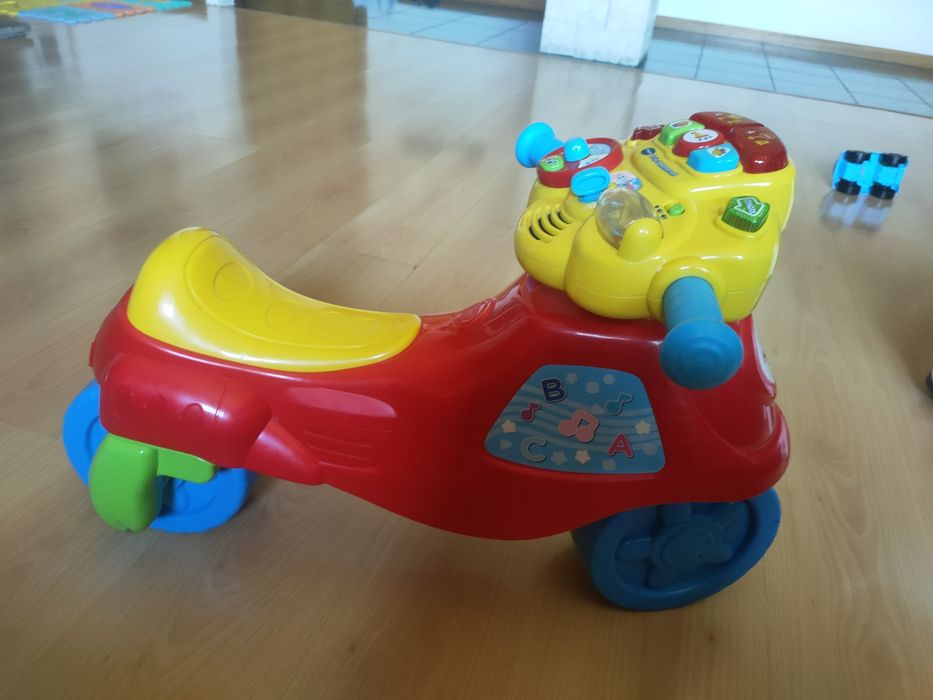 Mota criança bebe