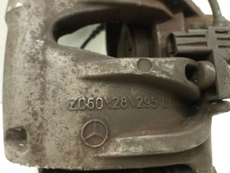 Maxila de travão esquerda - MERCEDES-BENZ E-CLASS (W211) | 02 - 09