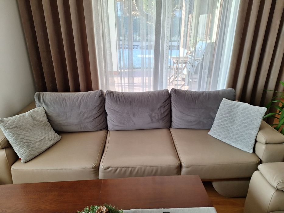 Sprzedam kanapę 240x90 cm beżowa