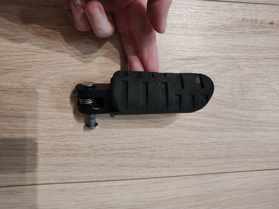 Podnóżek prawy kierowcy Voge 125R