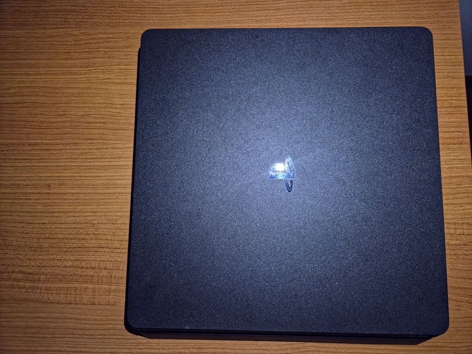 Ps4 Slim 500gb com comando e jogos