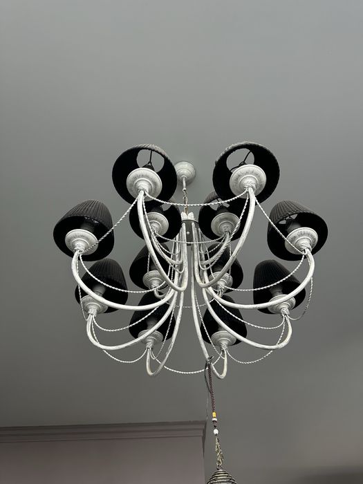 Люстра классична на 12 плафонів