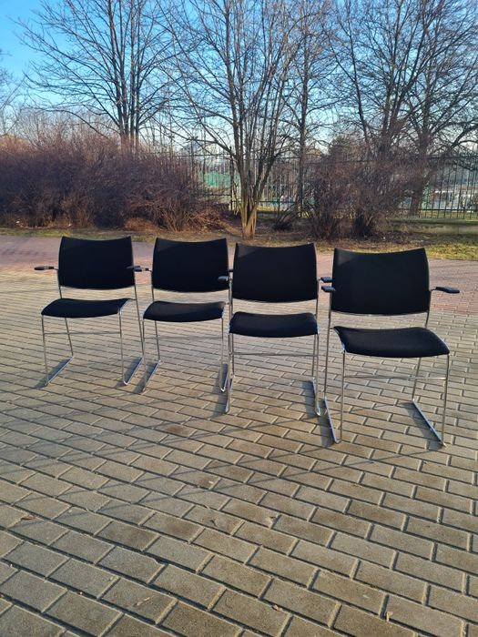 Krzesło w chromie z podłokietnikami proj. Davida Rowlanda Bauhaus