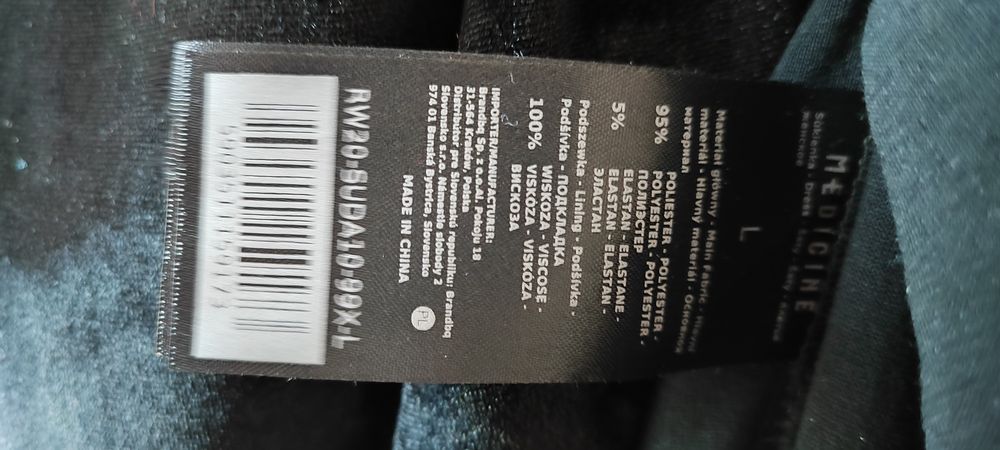 Czarna sukienka welurowa