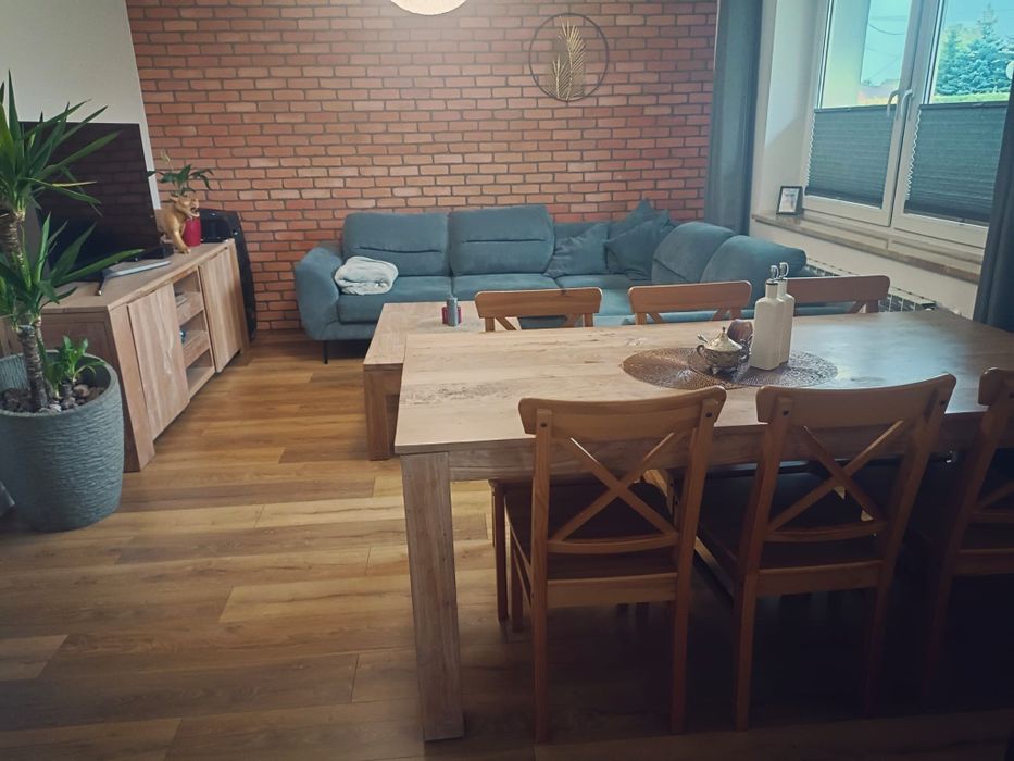Zestaw mebli z drewna tekowego, stół,ława,komoda.