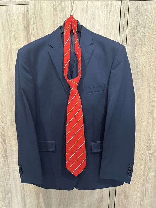 Granatowy garnitur komplet krawat Boss Gratis