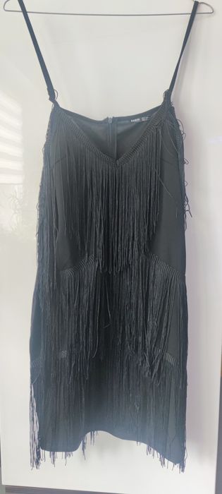 Sukienka czarna z frędzlami