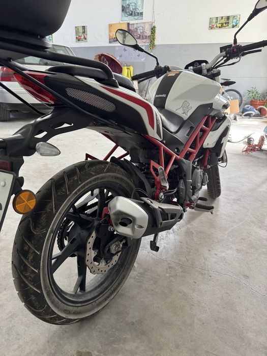 Benelli BN 125 - Cor Branco - Menos de 2400km