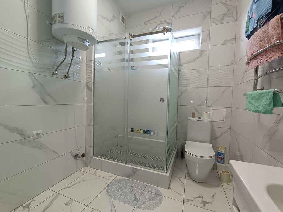 Нестандартные стеклянные душевые кабинки и перегородки