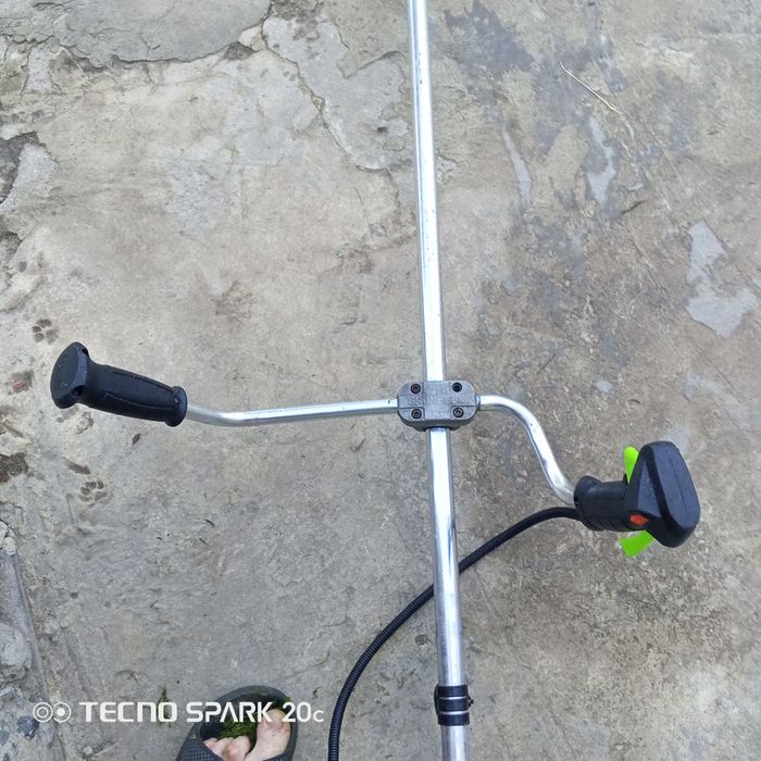 Продам газонокосилку