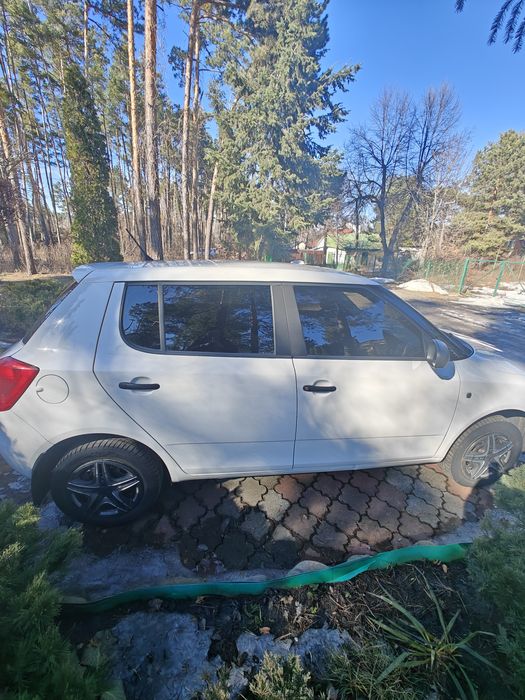 Срочно!Шкода Фабия ,автомобиль в хорошем состоянии