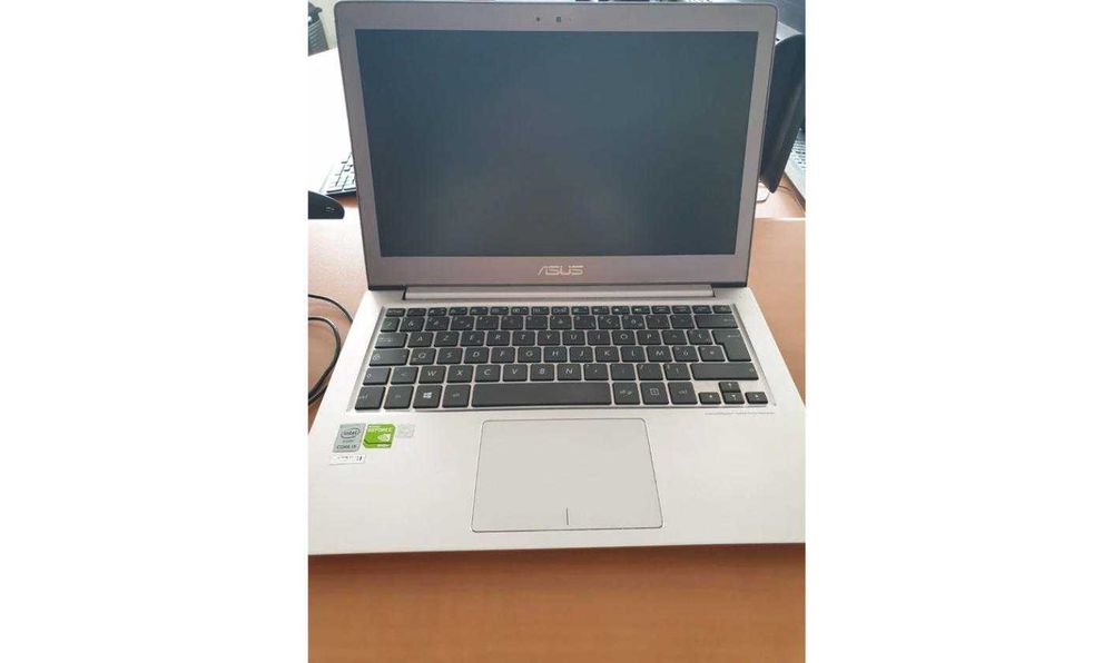 Portátil ASUS UX303L funcional com carregador
