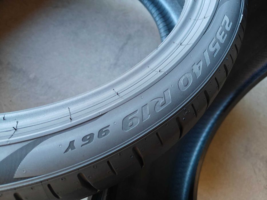 Pirelli PZero PZ4 2шт 235/40 R19 96Y шини літні
