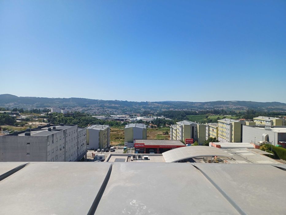 Apartamento T3 para arrendamento na Rua Tenente Valadim