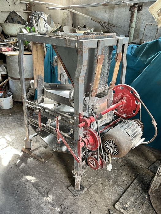 Калібрувальна машина для виготовлення крупи із електродвигуном