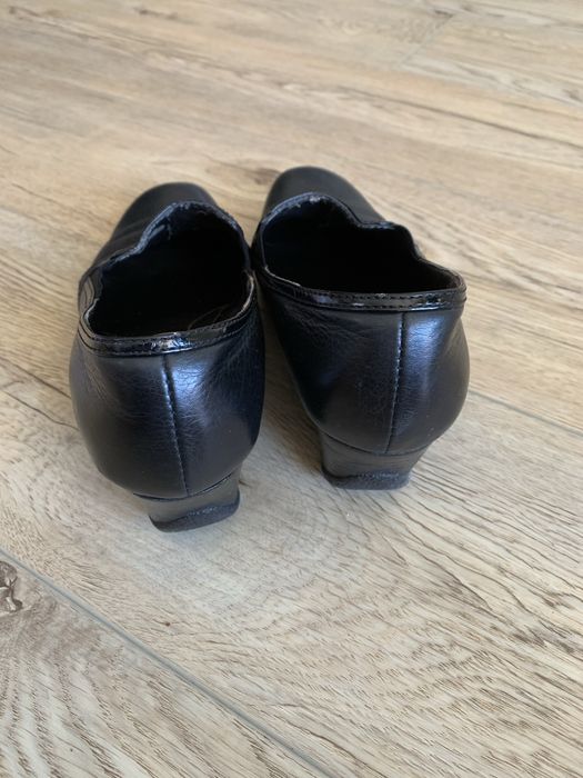 Czarne skórzane buty na koturnie wsuwane rozmiar 37 Circa