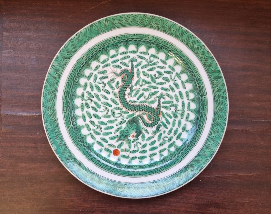 Pratos dragão a verde