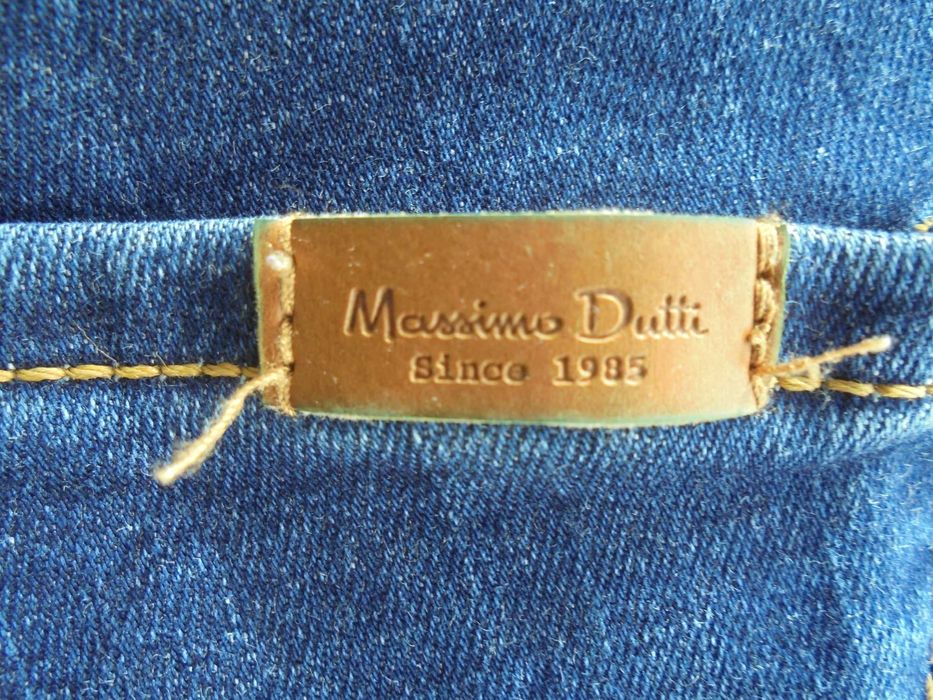 calça de mulher em ganga da marca Massimo Dutti
