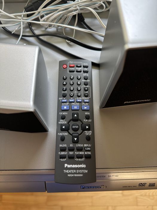 Zestaw kina domowego z odtwarzaczem DVD Panasonic PT160E