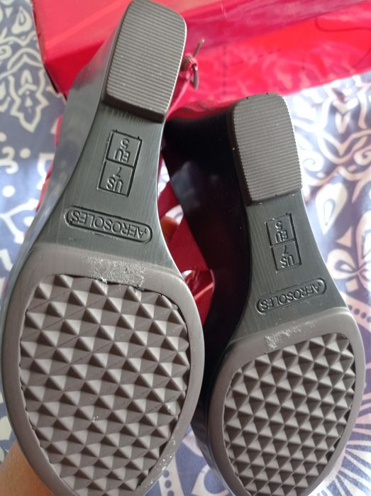 Sapatos aerosoles novos