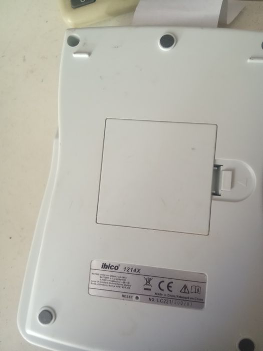 Duas máquinas registradoras . Sharp e Ibico.