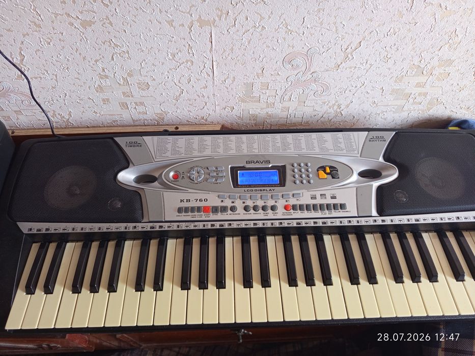 Синтезатор BRAVIS KB 760